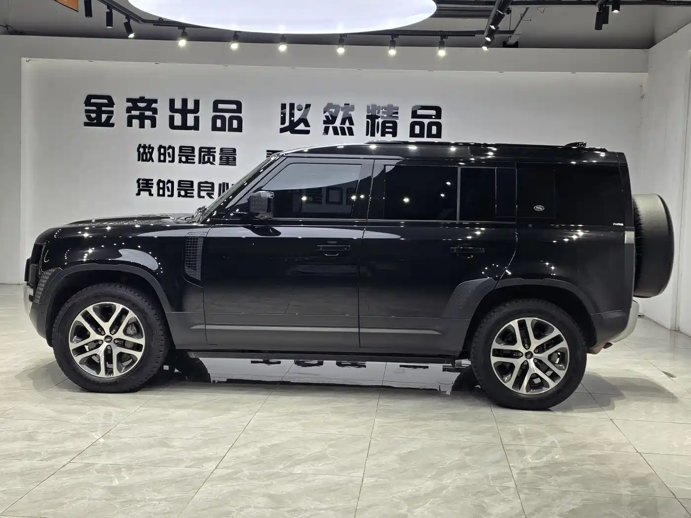 Photo 11 - Land Rover Defender