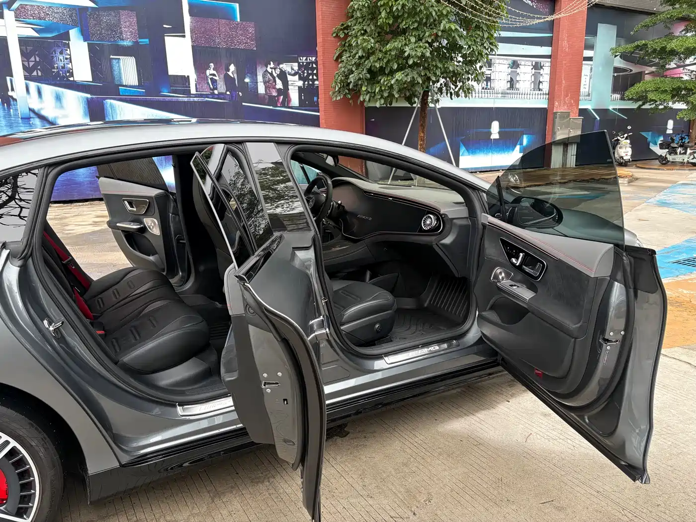 MERCEDES-BENZ EQE AMG