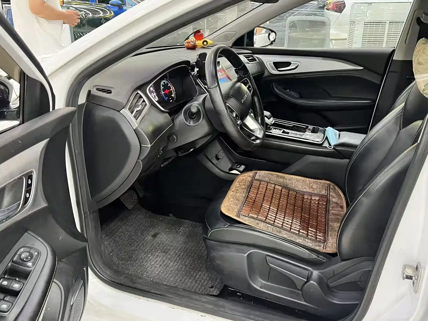Фото 7 - Roewe i6 MAX EV