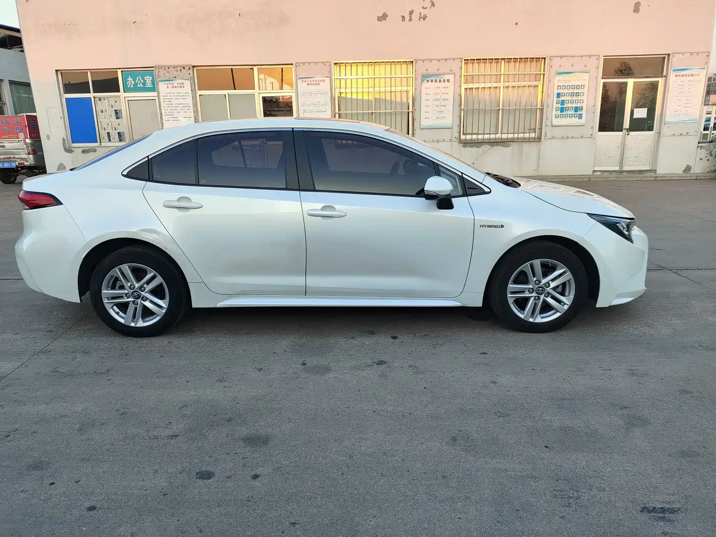 Toyota Levin 2022 Dual Engine 1.8H E-CVT Luxury Edition фото 4