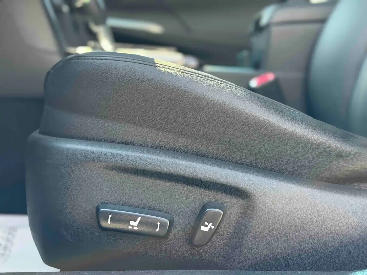 Toyota Camry 2016 2.5G 10th Anniversary Luxury Navigation Edition фото 10