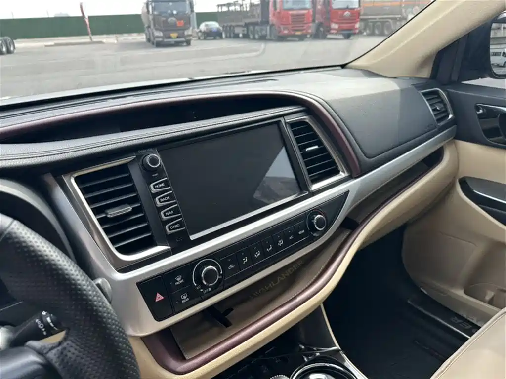 Toyota Highlander 2015 2.0T AWD Elite Edition 7-seater фото 4