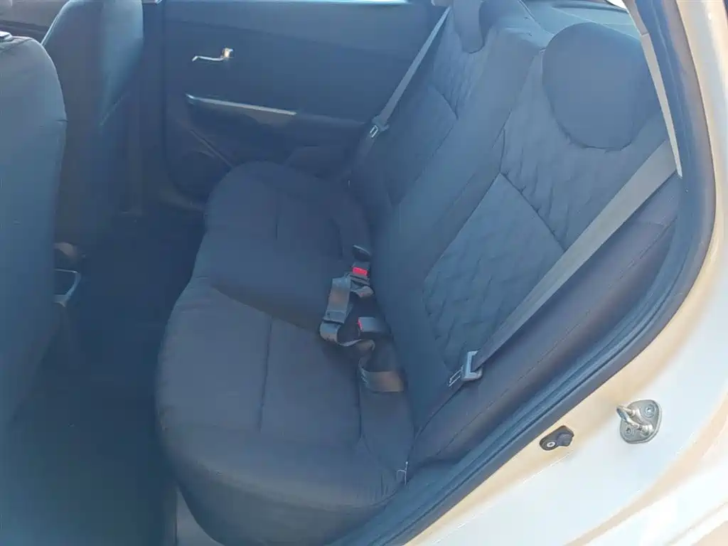 Kia K2 2015 Sedan 1.4L MT GLS фото 17