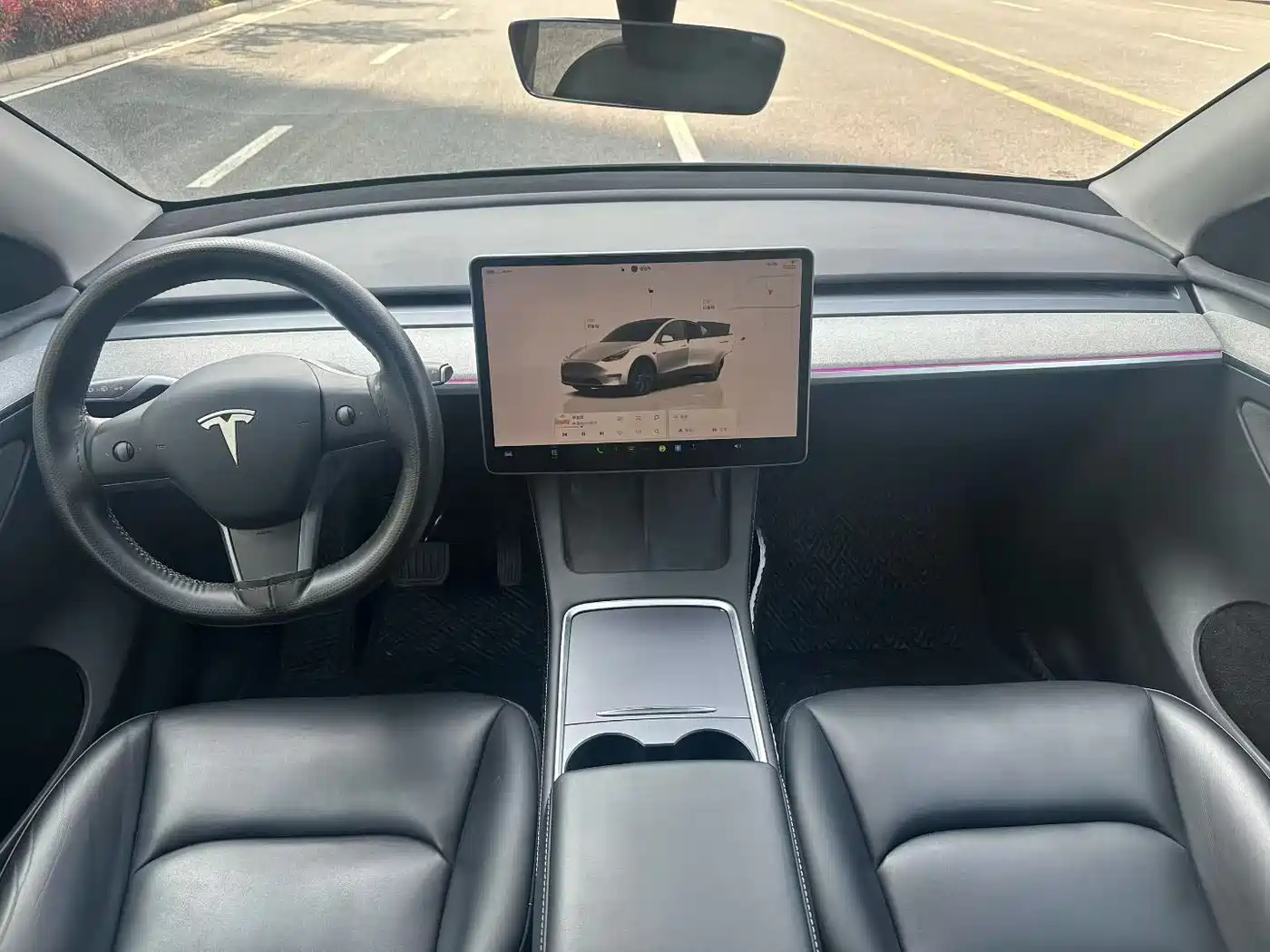 TESLA MODEL Y