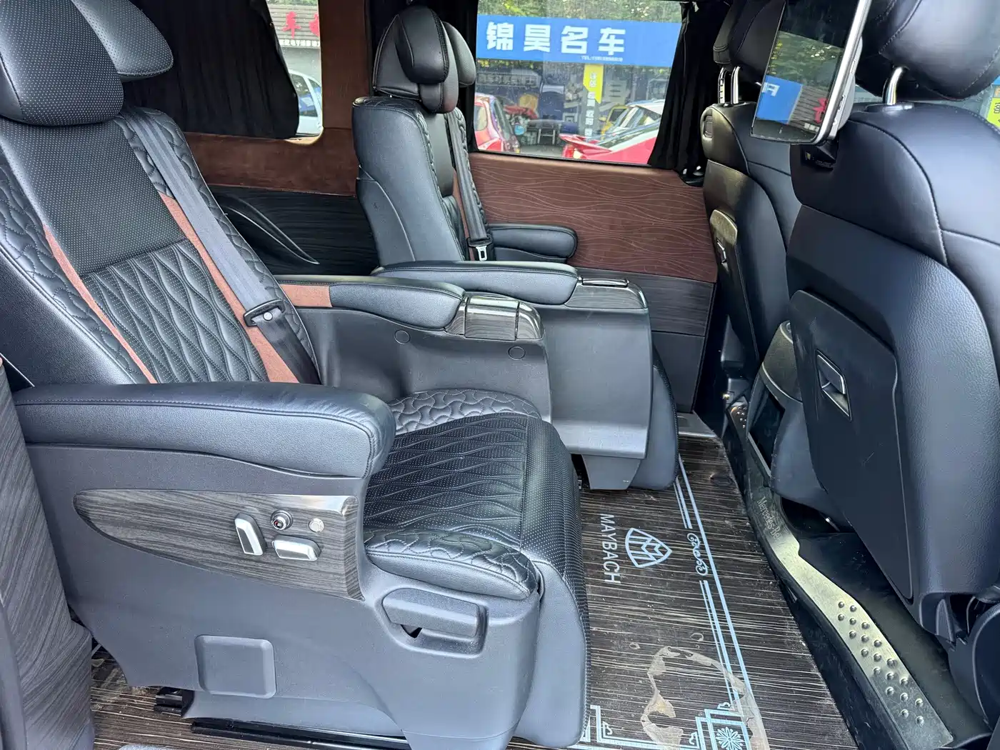 Фото 15 - Mercedes-Benz V-Class