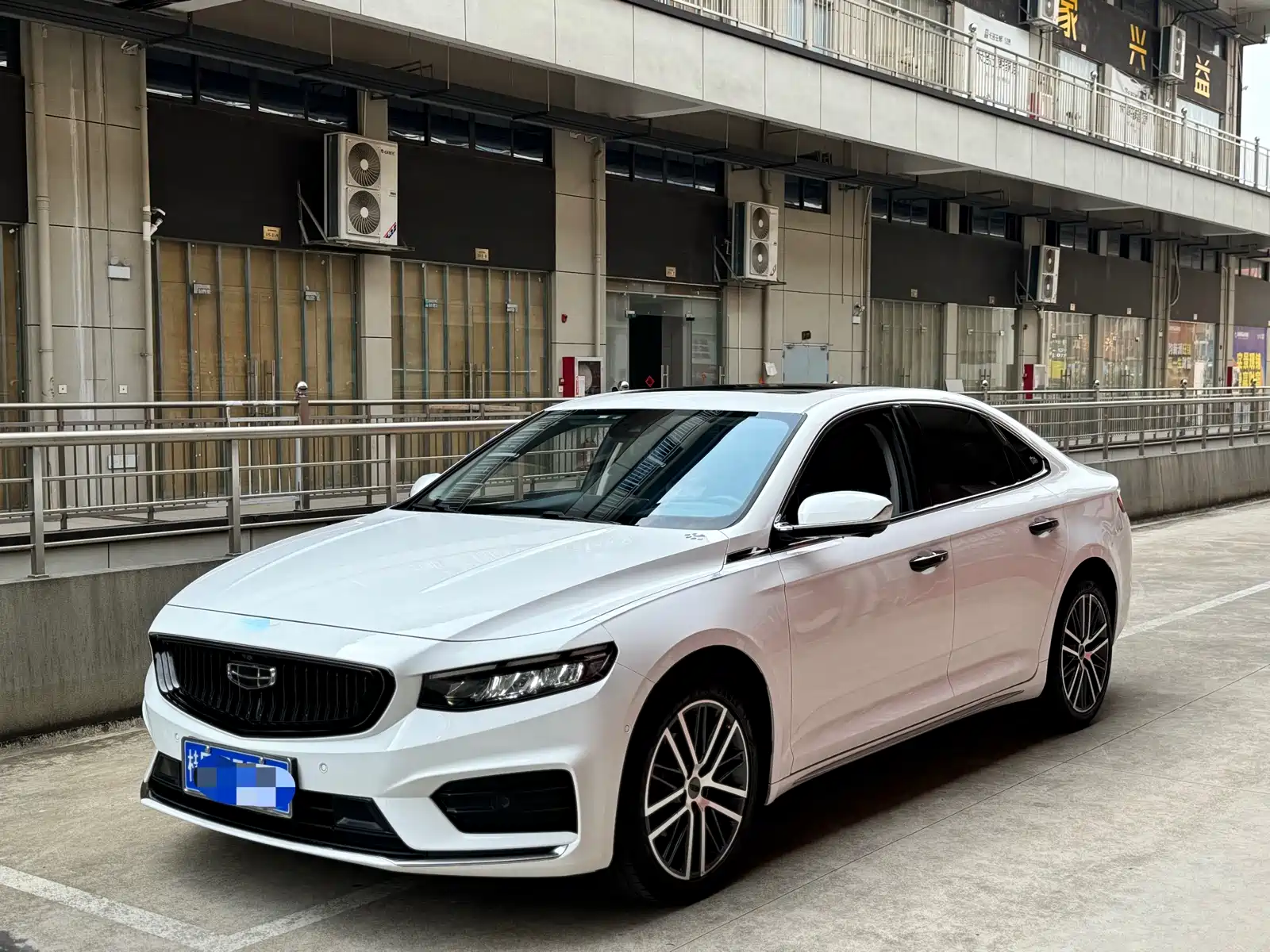 Фото 1 - Geely Preface