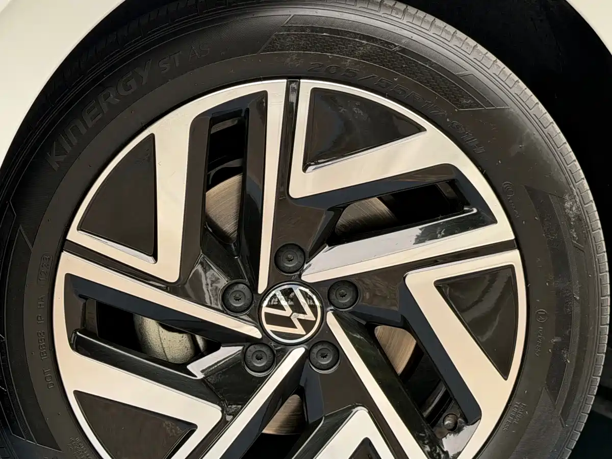 Volkswagen Sagitar 2023 300TSI DSG Surpassing Edition фото 11