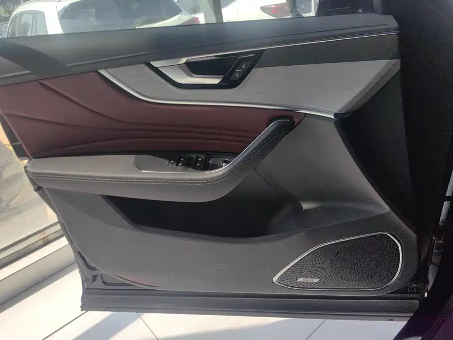 Hongqi HS5 2025 2025 2.0T 2WD Qixiang Pro