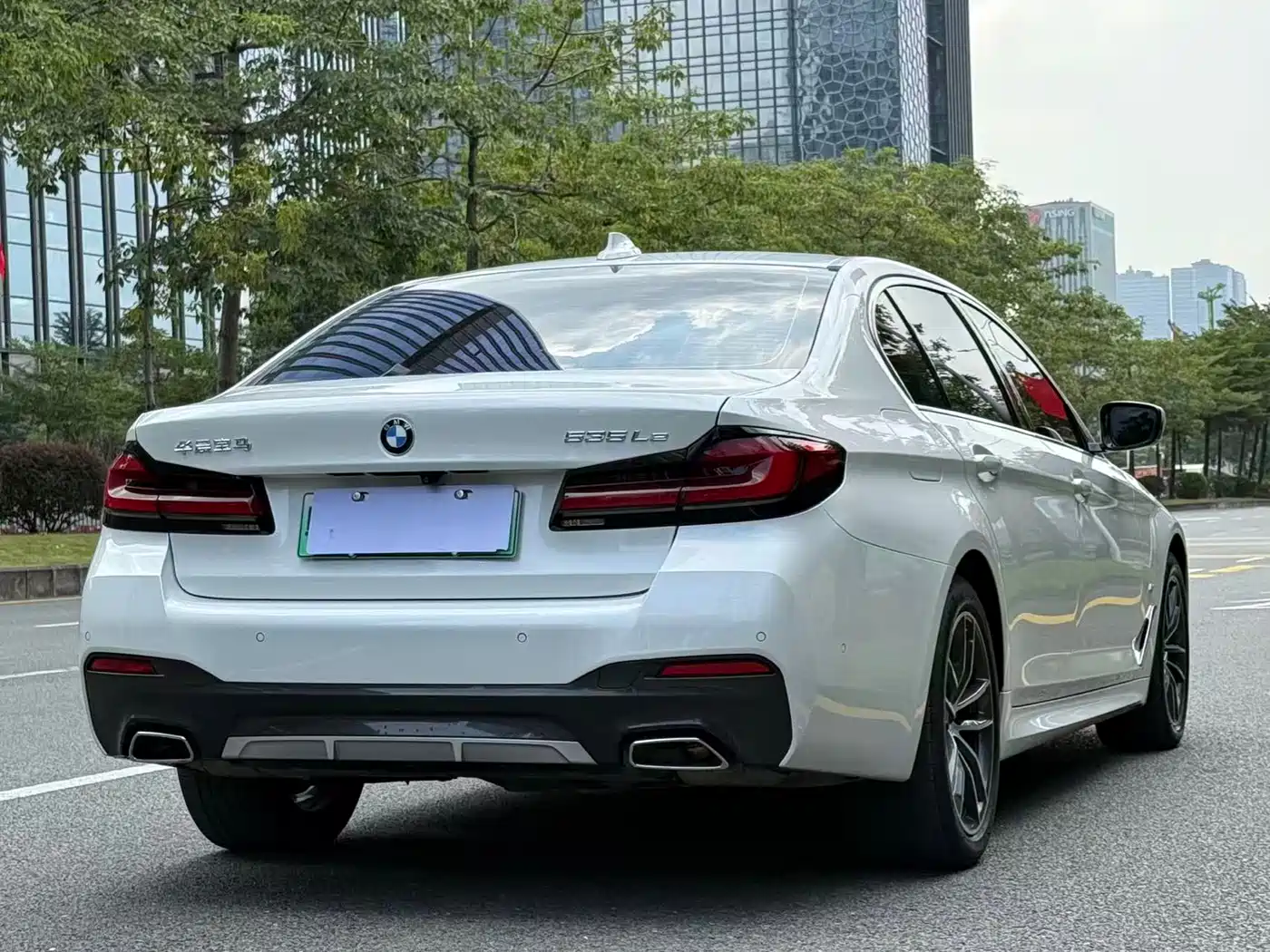 BMW 5 Series New Energy 2021 535Le Pioneer Edition M Sport Package фото 24