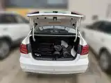 Photo 10 - Volkswagen Jetta