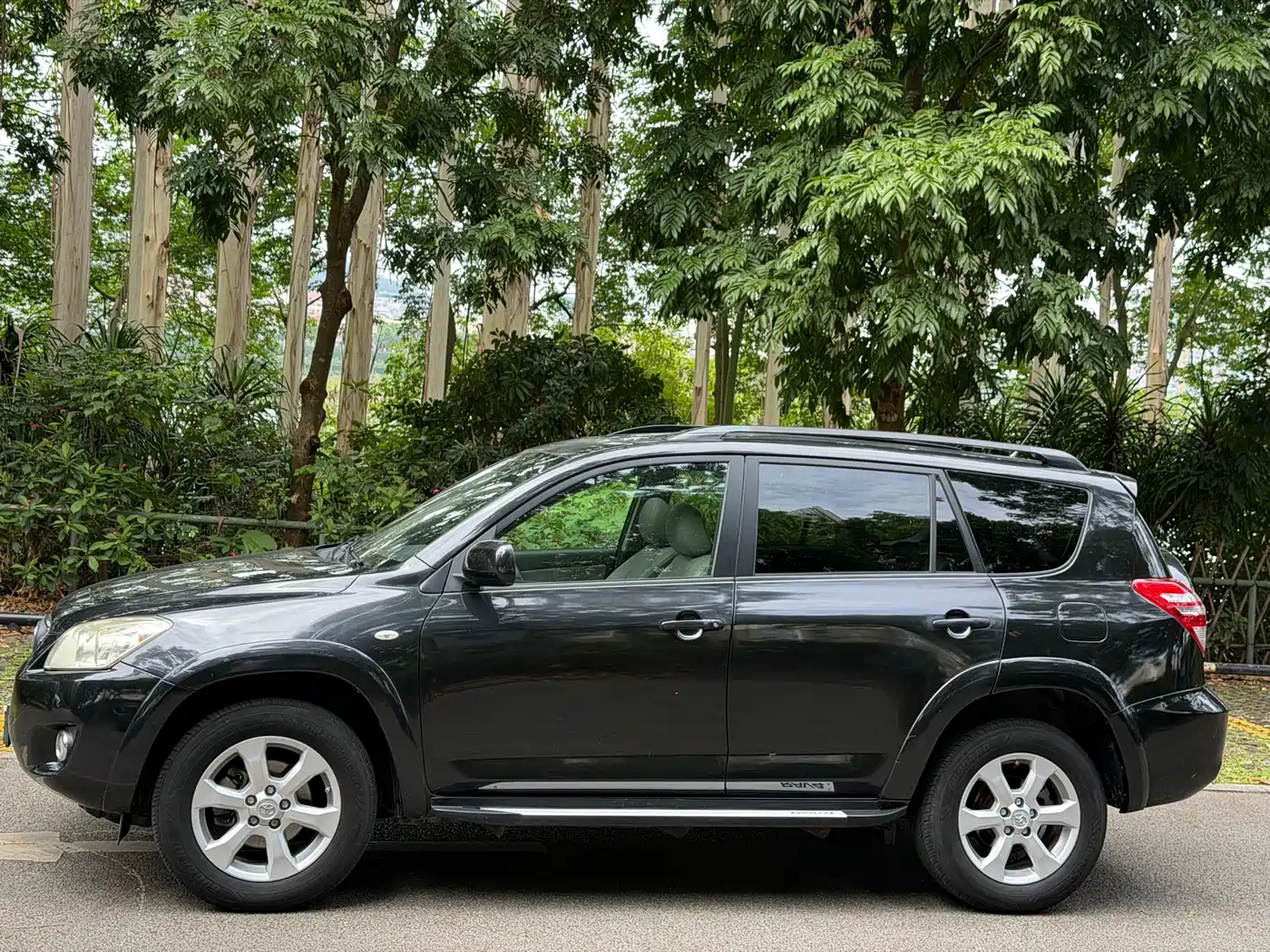 Toyota RAV4 Rongfang 2010 Model 2.0L Manual Luxury Upgrade Edition фото 2