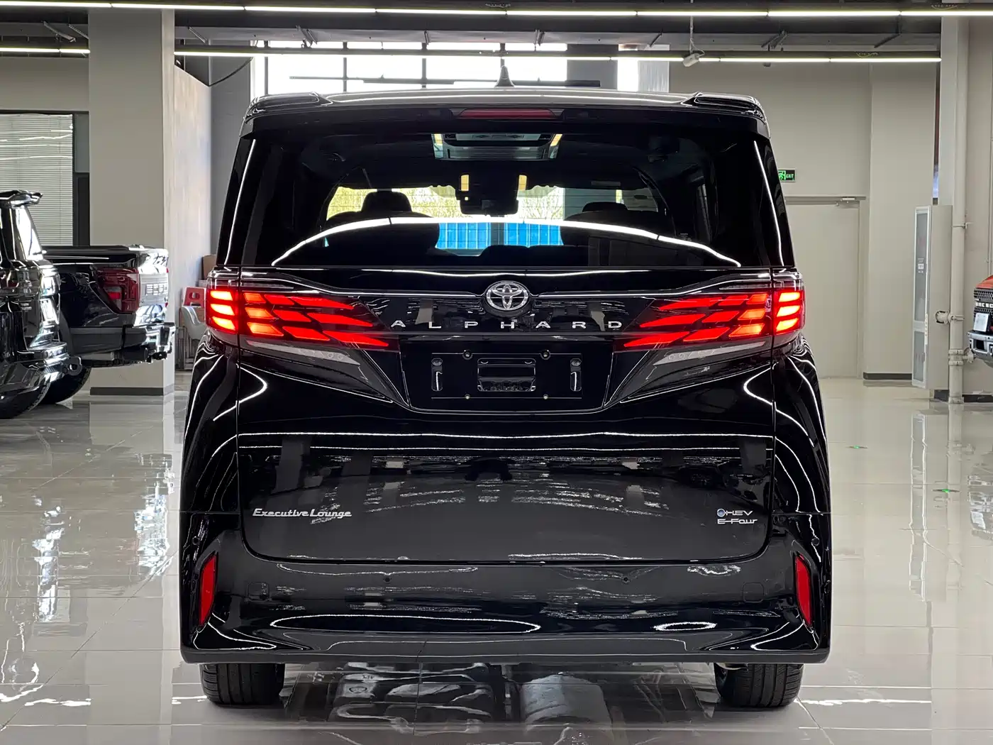 Toyota Alphard 2024 Hybrid 2.5L Prestige Edition фото 5