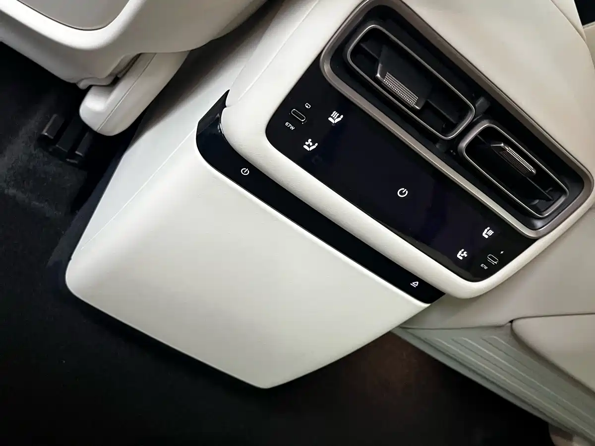 Photo 16 - Li Auto i6