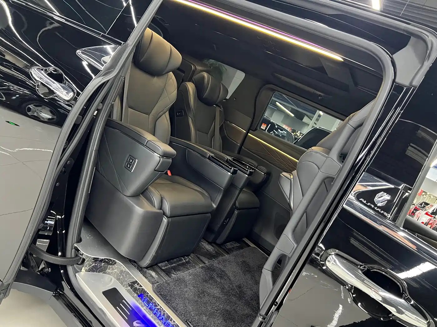 Toyota Alphard 2024 Hybrid 2.5L Prestige Edition фото 12