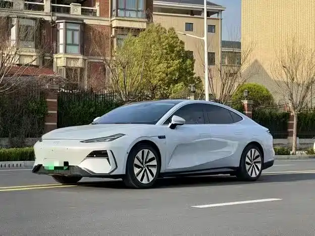 GEELY GALAXY GALAXY E8