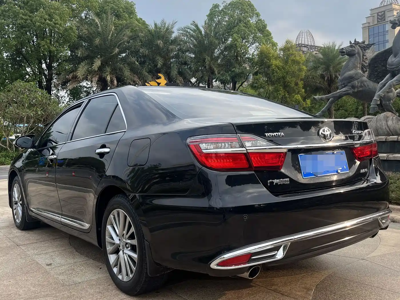 Toyota Camry 2016 2.5G 10th Anniversary Luxury Navigation Edition фото 9