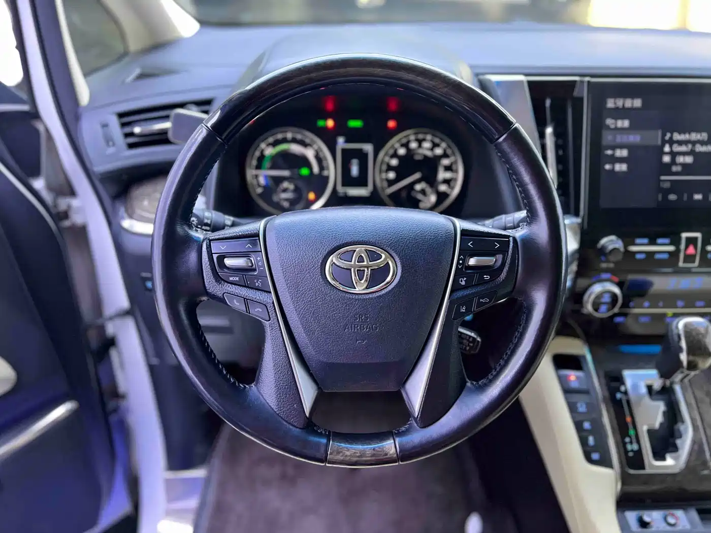 Toyota Alphard 2021 Hybrid 2.5L Premium фото 8