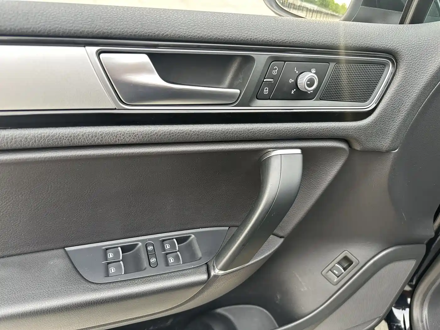Volkswagen Touareg 2017 3.0TSI Explorer Edition фото 17