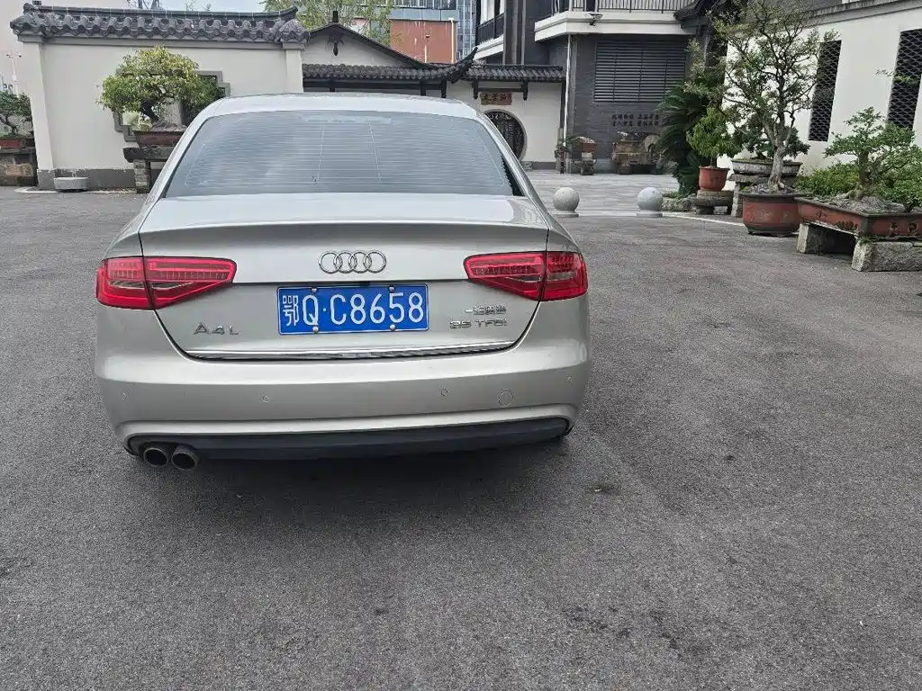 Фото 2 - Audi A4L