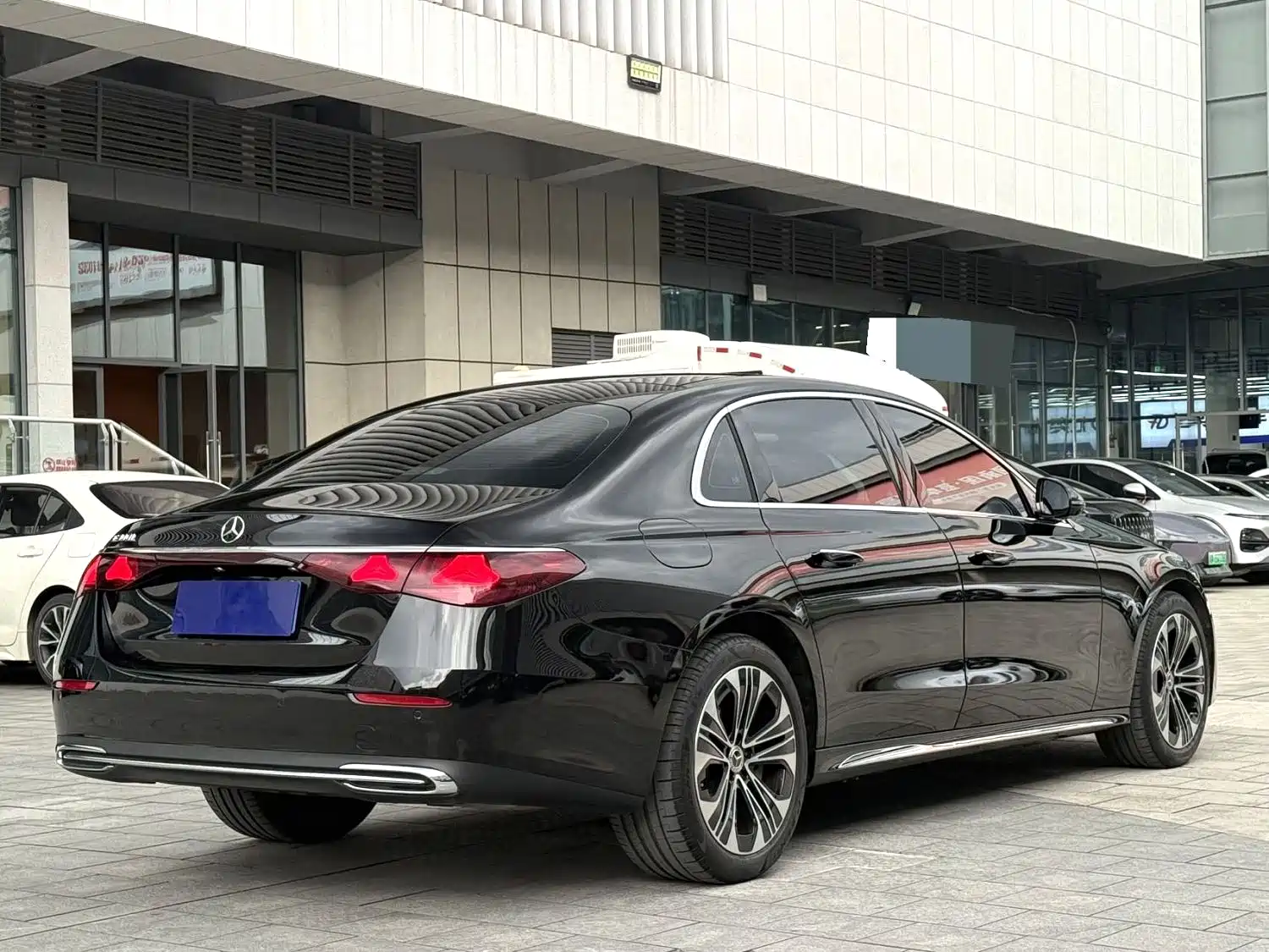 صورة 9 - Mercedes-Benz E-Class