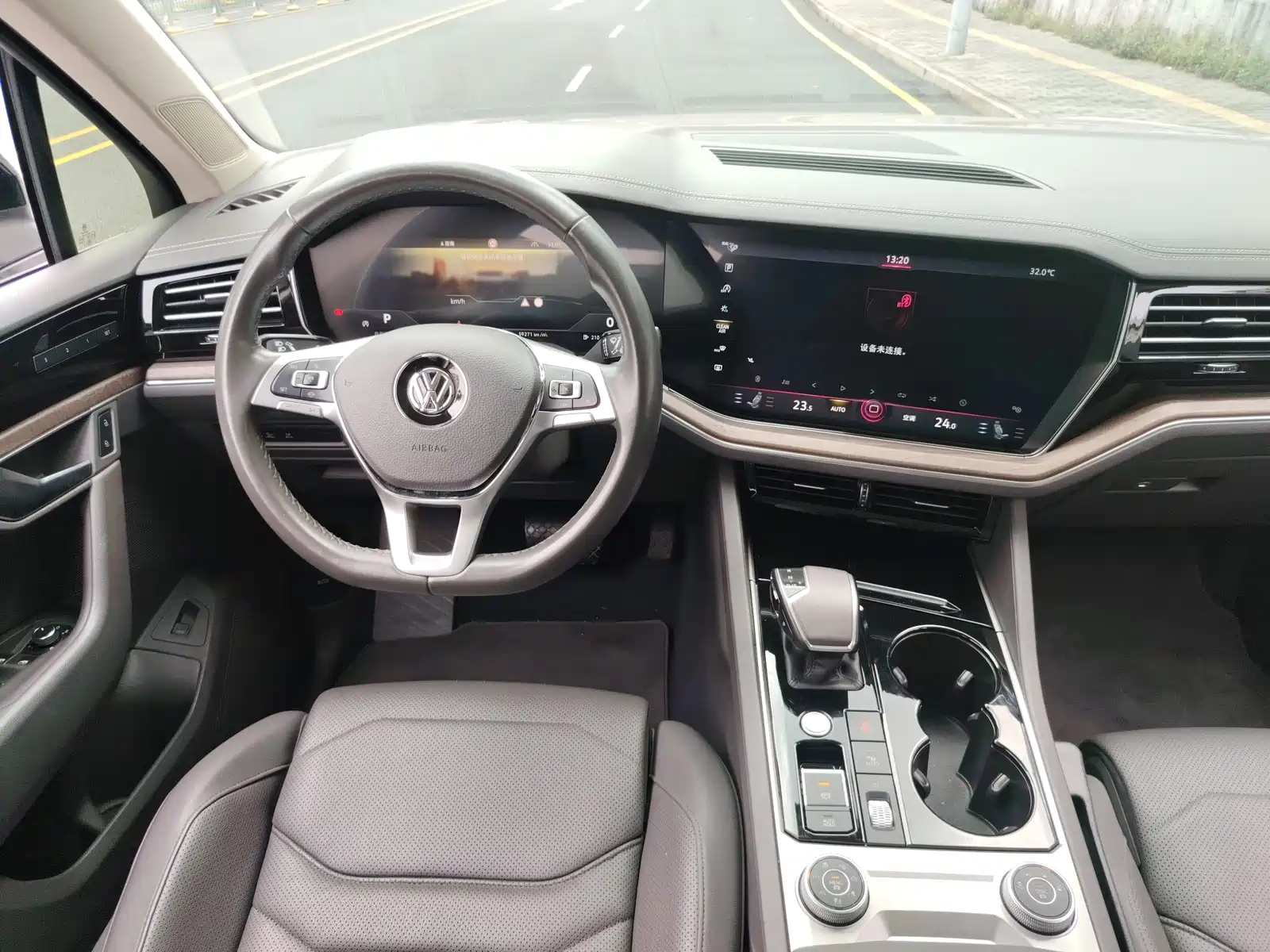 Фото 13 - Volkswagen Touareg