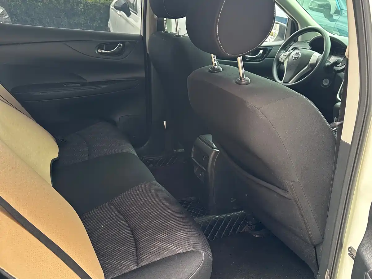 Фото 8 - Nissan Tiida
