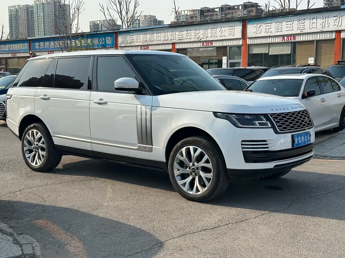 Land Rover Range Rover 2019 3.0 SC V6 Heritage Extended Edition фото 3