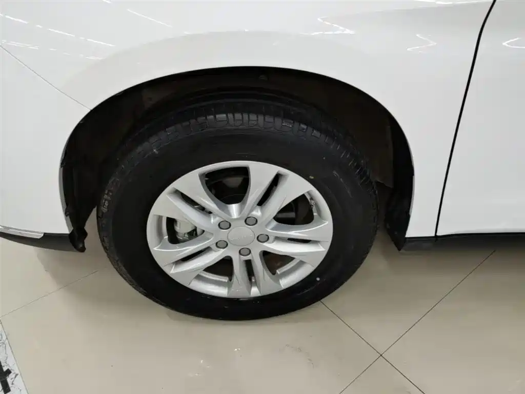 Photo 23 - Haval M6