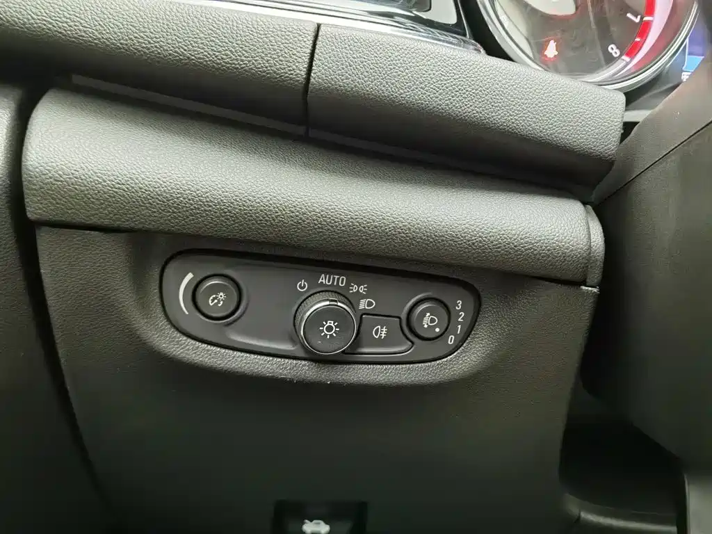صورة 21 - Buick Regal