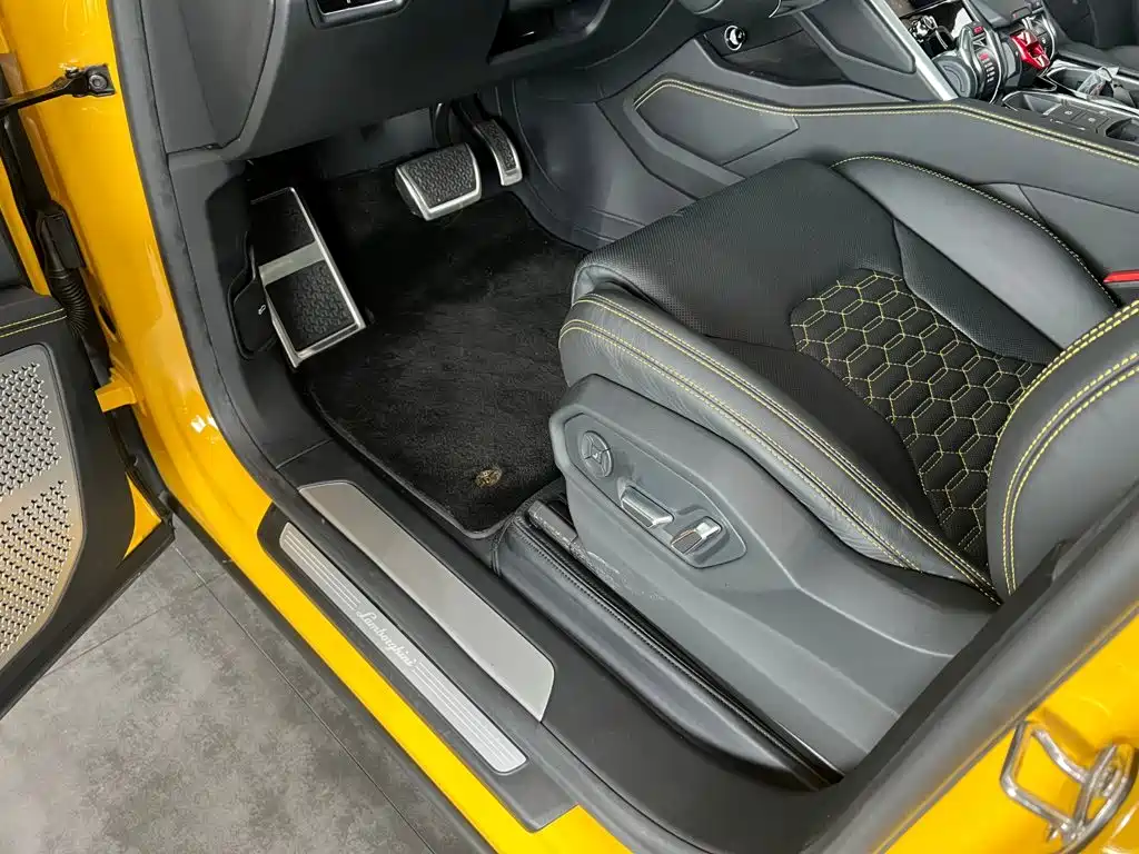 Фото 14 - Lamborghini Urus