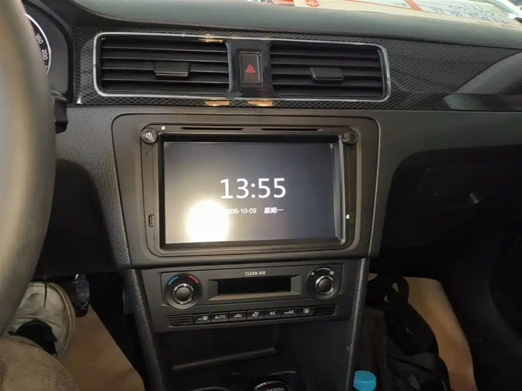 Škoda Skoda Rapid Spaceback 2016 Facelift 1.6L Automatic Smart Edition фото 13