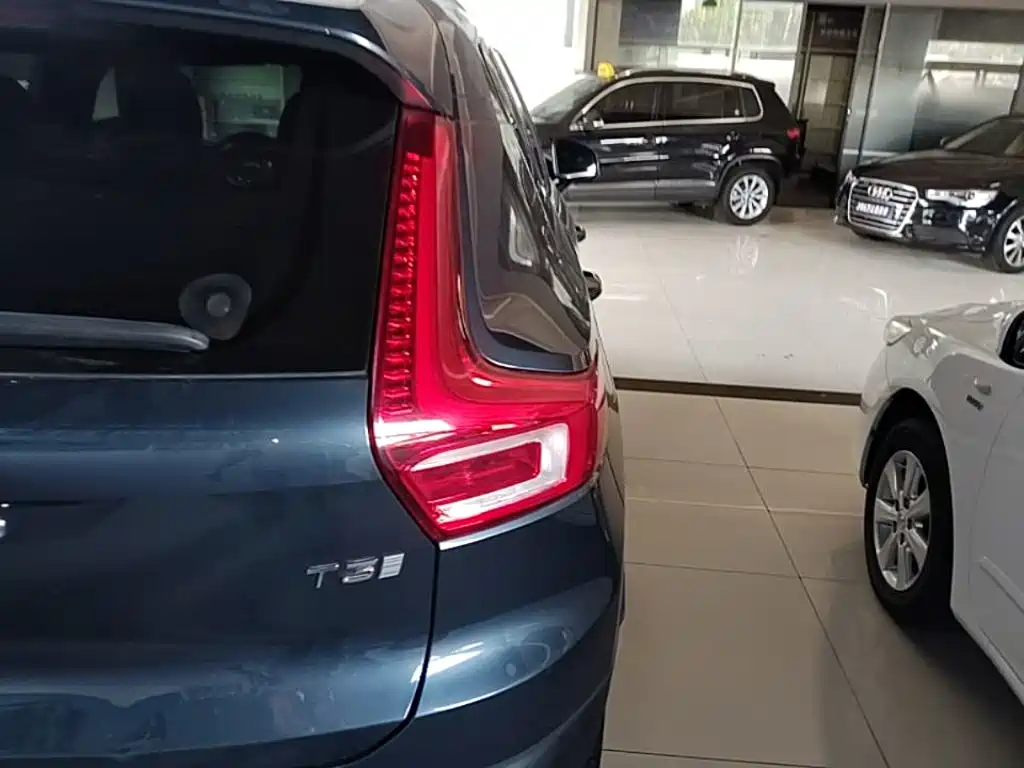 Photo 8 - Volvo XC40