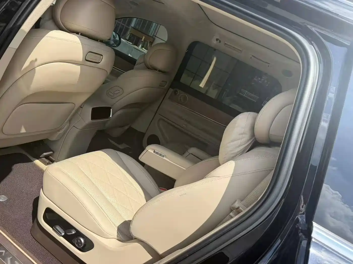 AITO Wenjie AITO M9 2024 2024 Extended Range Ultra 42kWh 6-Seater