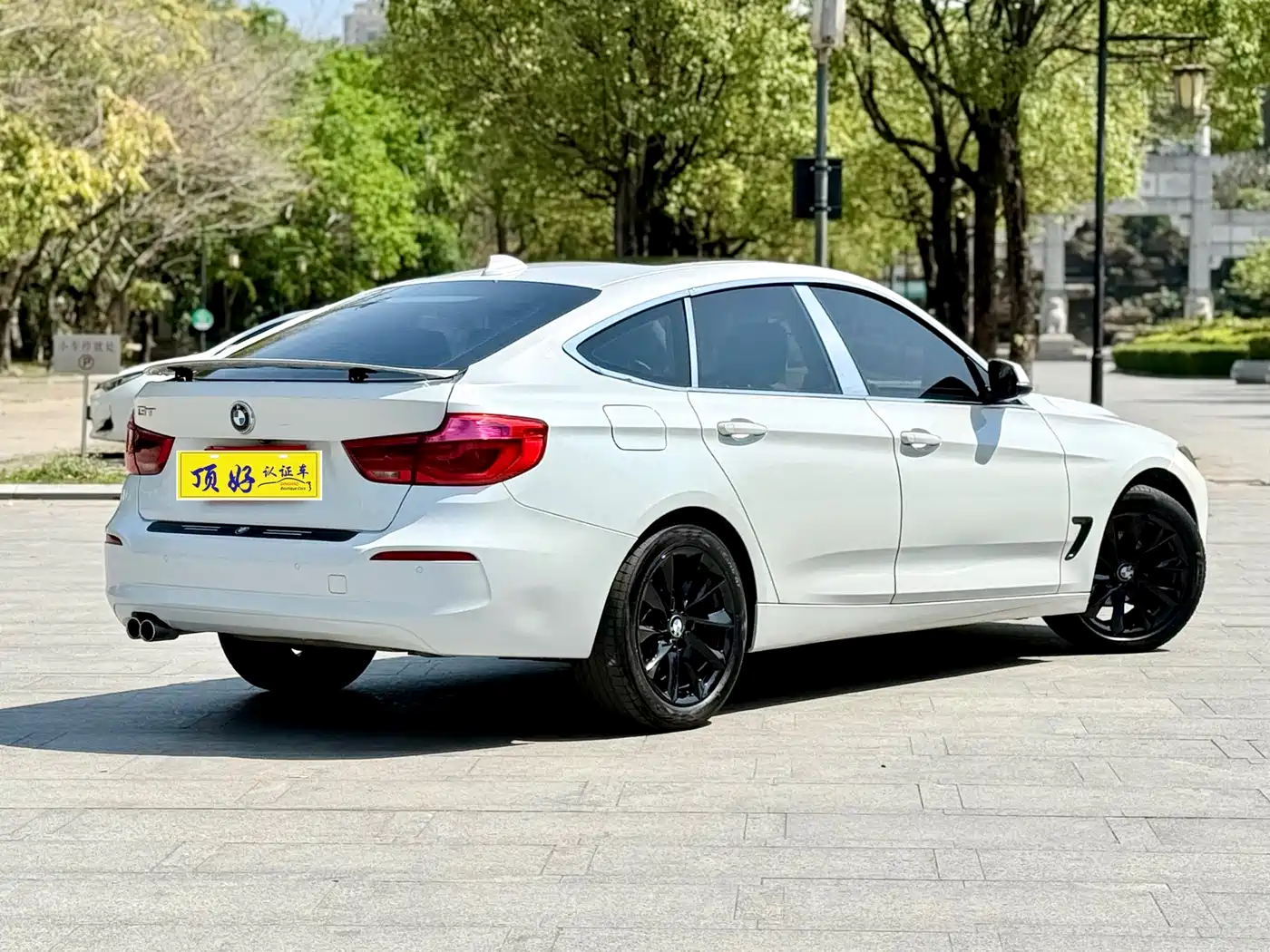 BMW 3 Series GT 2018 320i Fashion фото 5