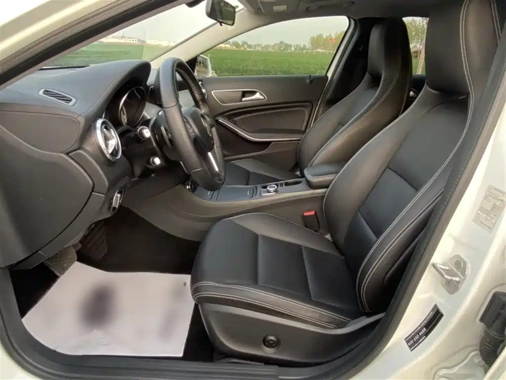Mercedes-Benz GLA 2015 GLA 220 4MATIC Fashion Edition фото 8