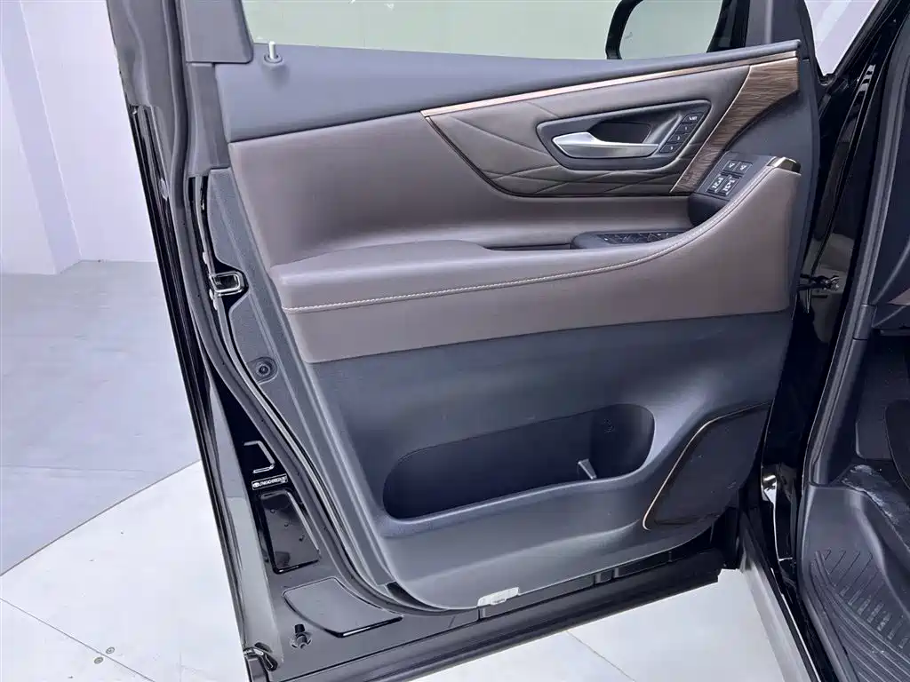 Toyota Vellfire 2024 Crown Hybrid 2.5L Executive Premium Edition фото 18
