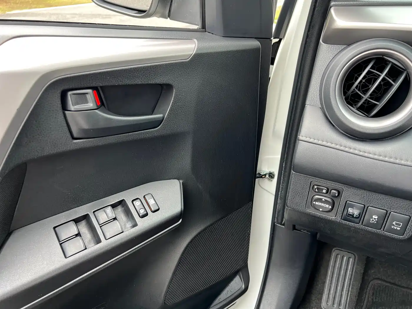 Toyota RAV4 Rongfang 2016 2.0L CVT 2WD Comfort (China V) фото 18