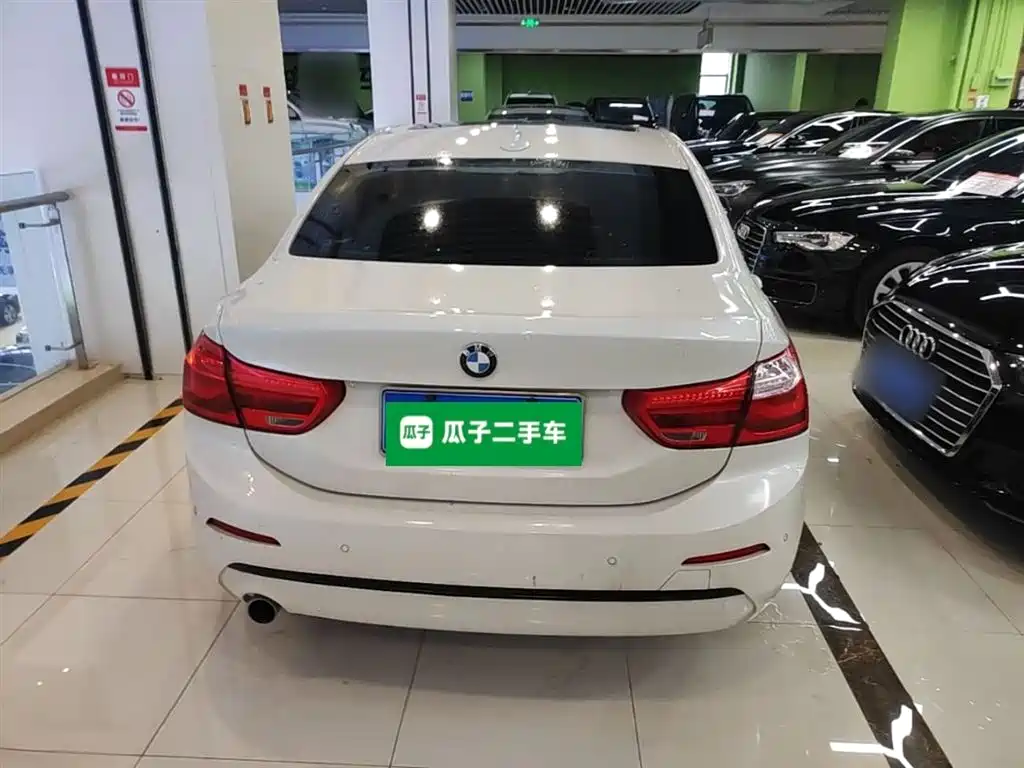 BMW 1 Series 2017 118i Sport фото 6