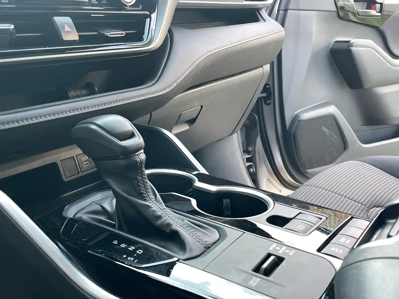 Toyota Crown Kluger 2022 2.5L HEV 2WD Elite Edition фото 8