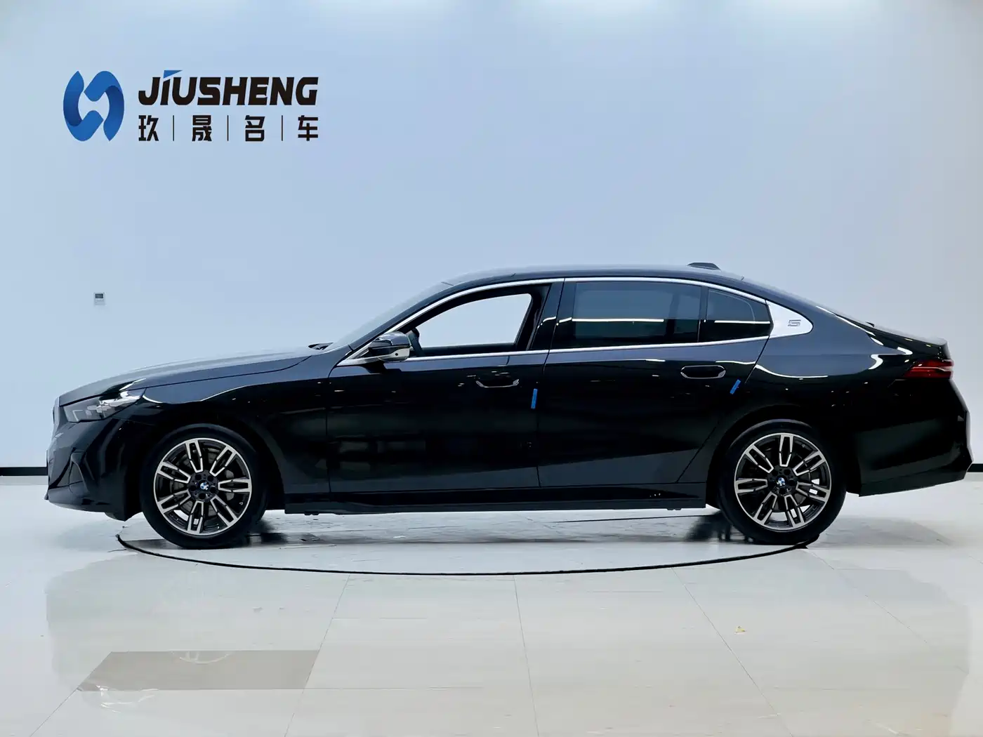 BMW 5 Series 2025 530Li Leading M Sport Package фото 3