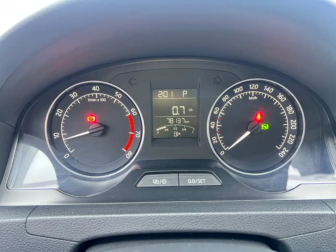 Škoda Skoda Rapid Spaceback 2016 Facelift 1.6L Automatic Innovation Edition фото 14