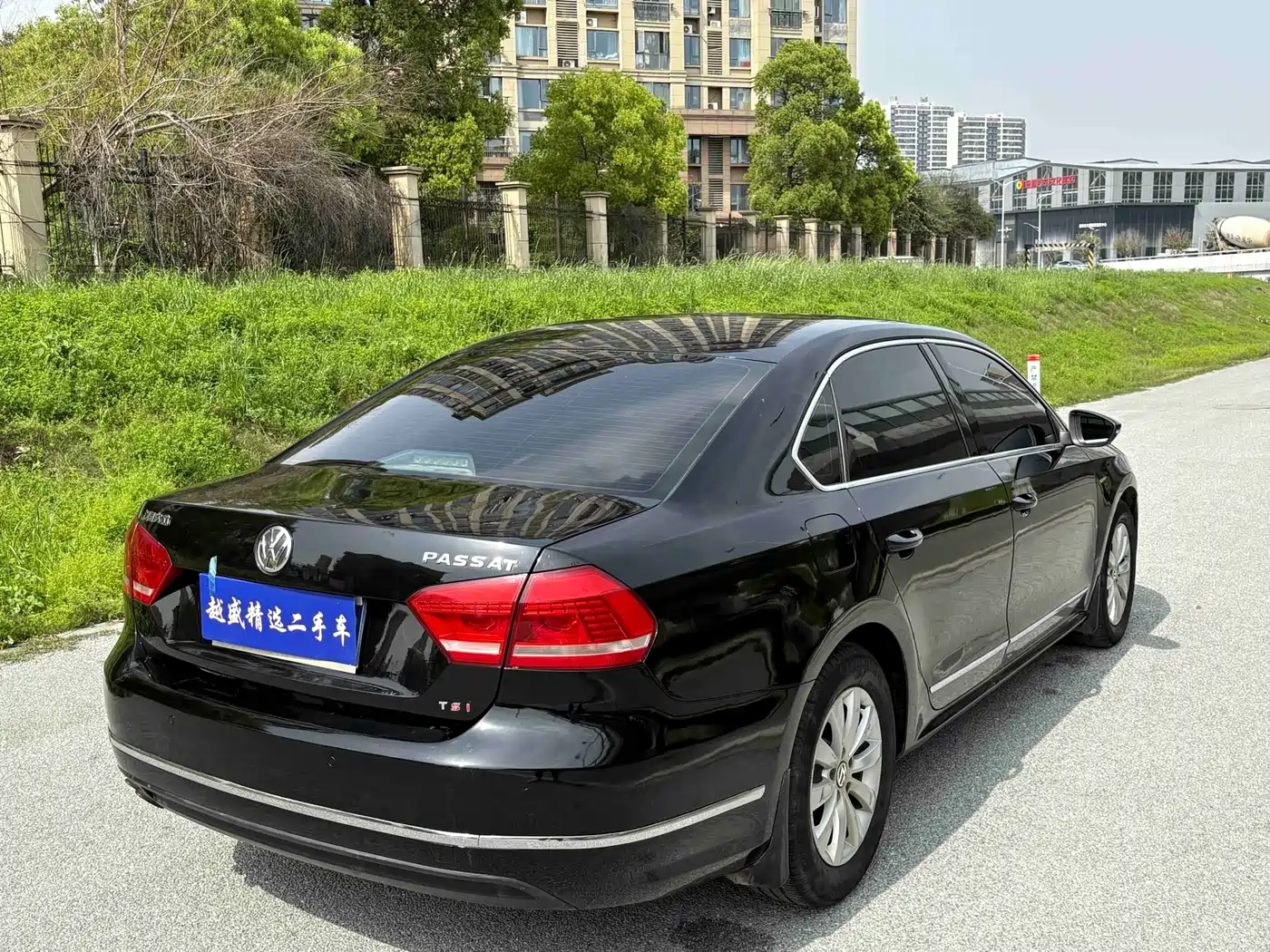 Volkswagen Passat 2014 1.8TSI DSG Luxury Edition фото 6