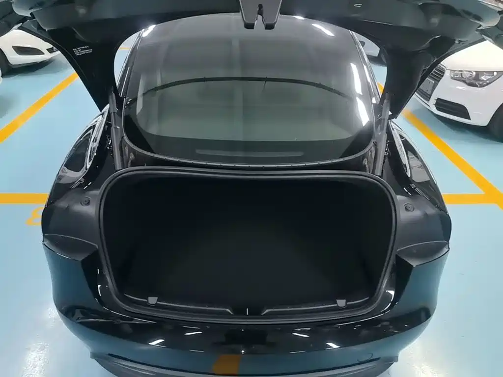 Tesla Model 3 2026 2025 Model Year Facelift Rear-Wheel Drive