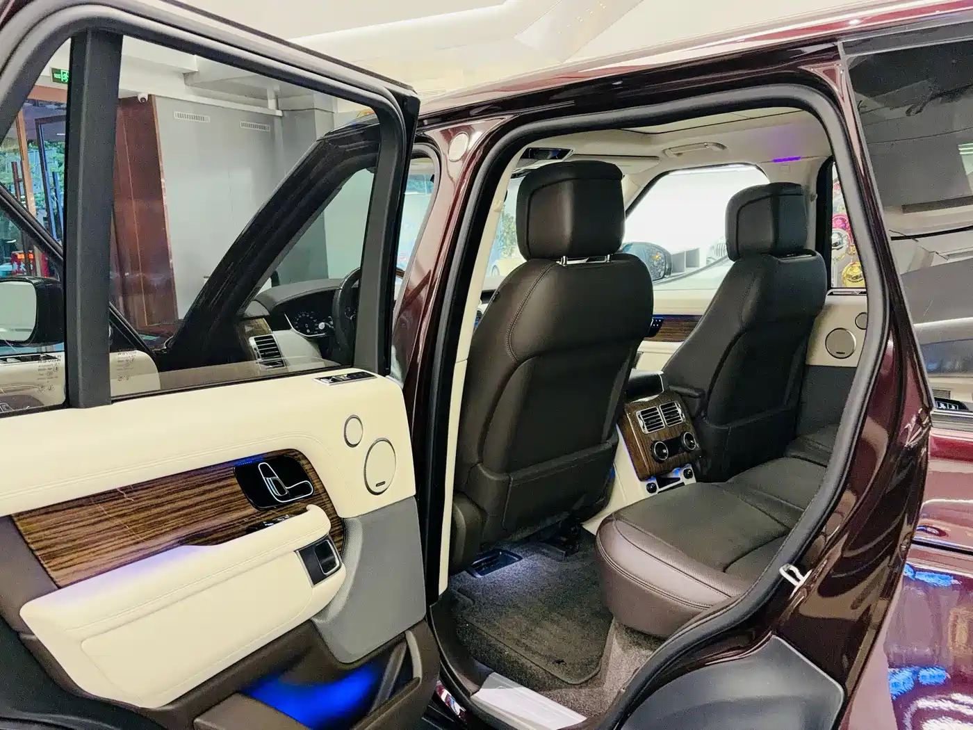 Land Rover Range Rover 2019 3.0 SCV6 Heritage Edition фото 7