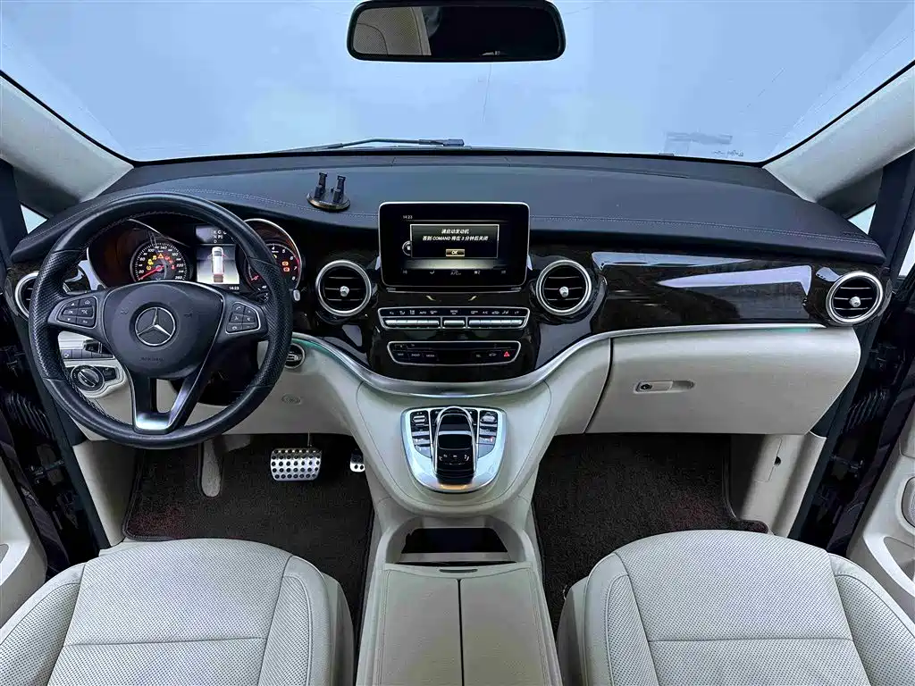 Mercedes-Benz V-Class 2017 Model V 260 Premium Edition фото 13