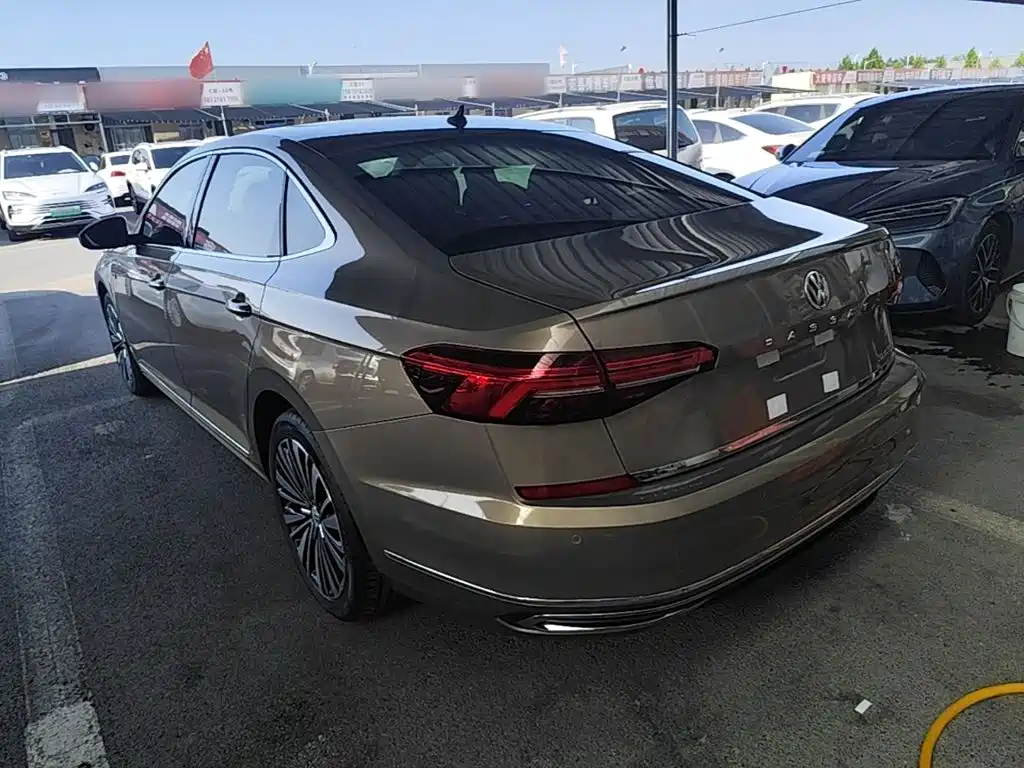 Фото 5 - Volkswagen Passat