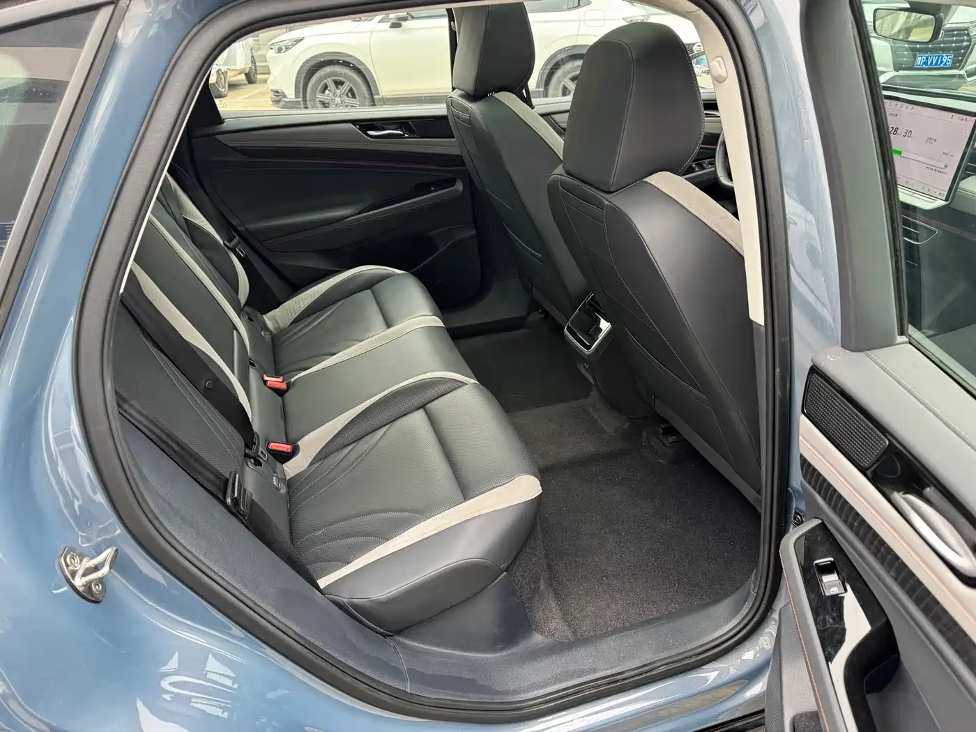 VOLKSWAGEN ID.7 VIZZION