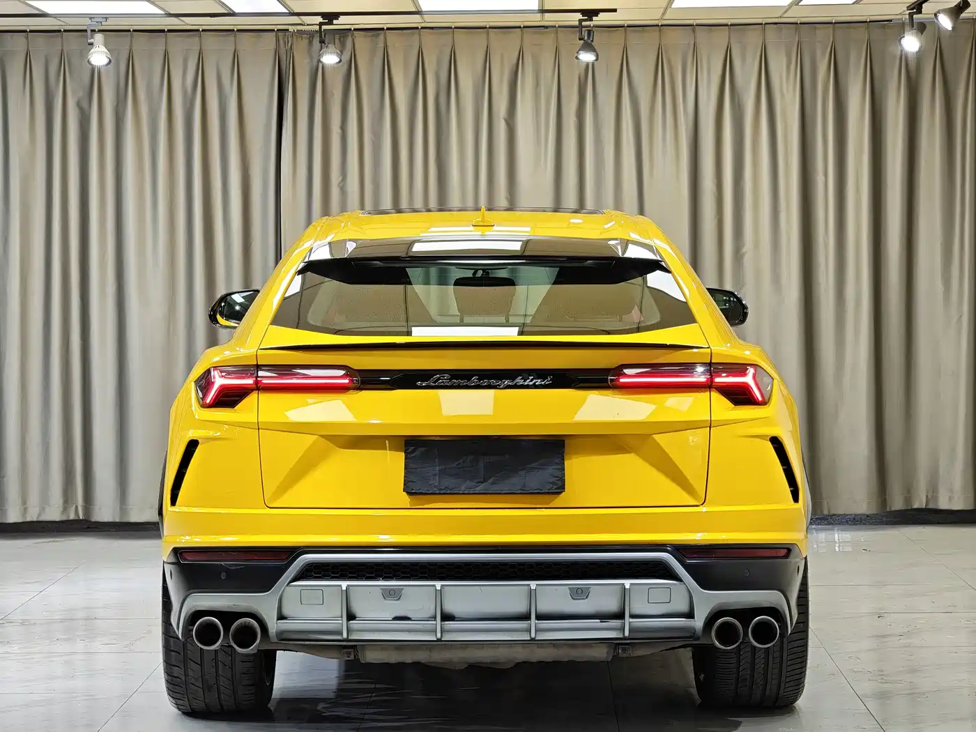 Фото 6 - Lamborghini Urus