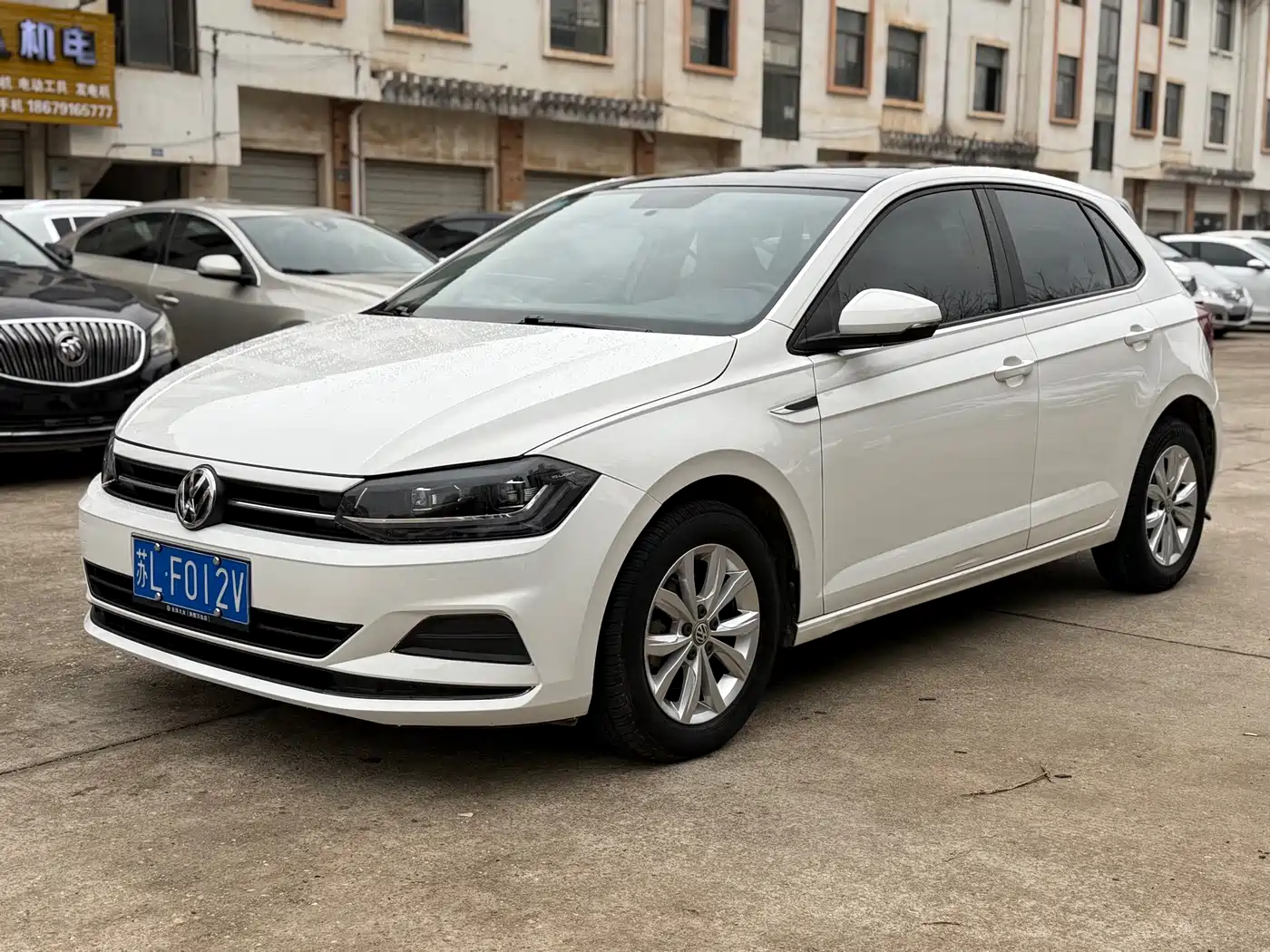VOLKSWAGEN POLO