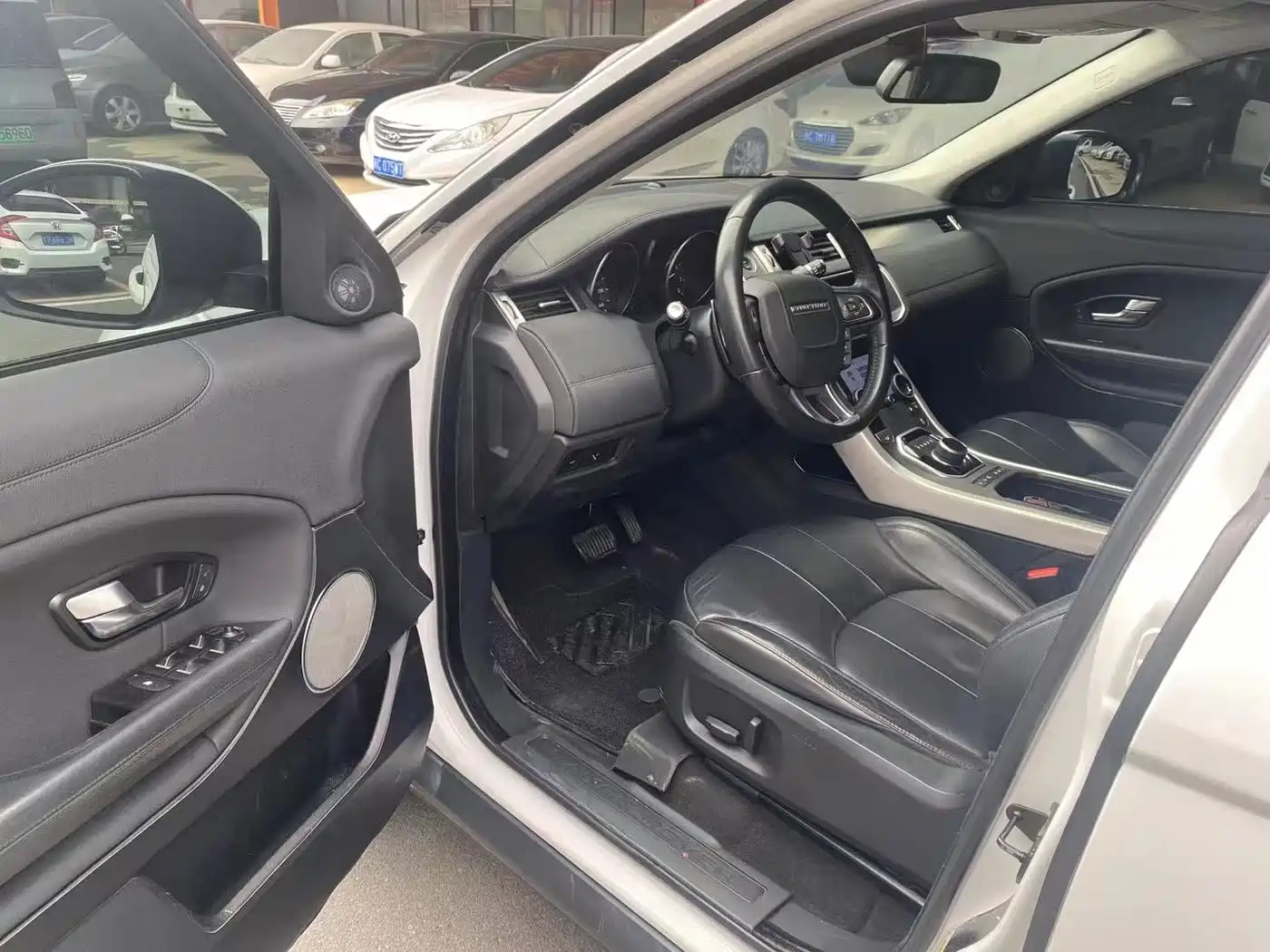Land Rover Range Rover Evoque 2018 240PS PURE Trend фото 8